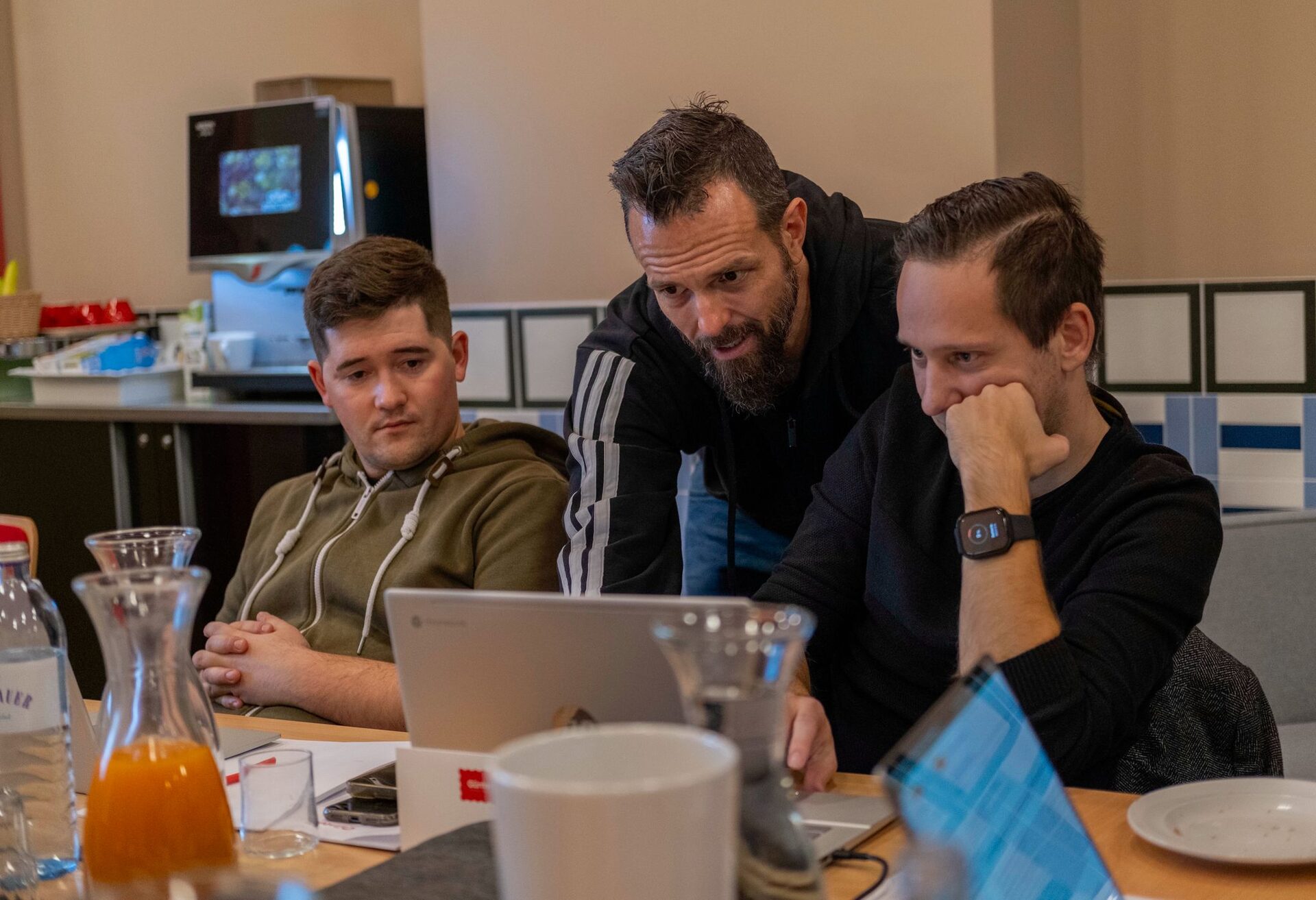 Franz Enzenhofer helping workshop participants